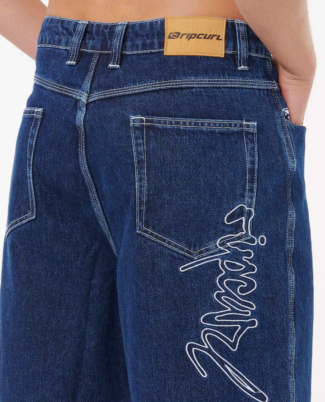 22" Script Walkshort - Image 5